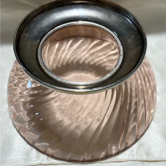 Vintage 1960’s Arcoroc French Pink Swirl Large Bowl on Silver Stand - Picture 7 of 10